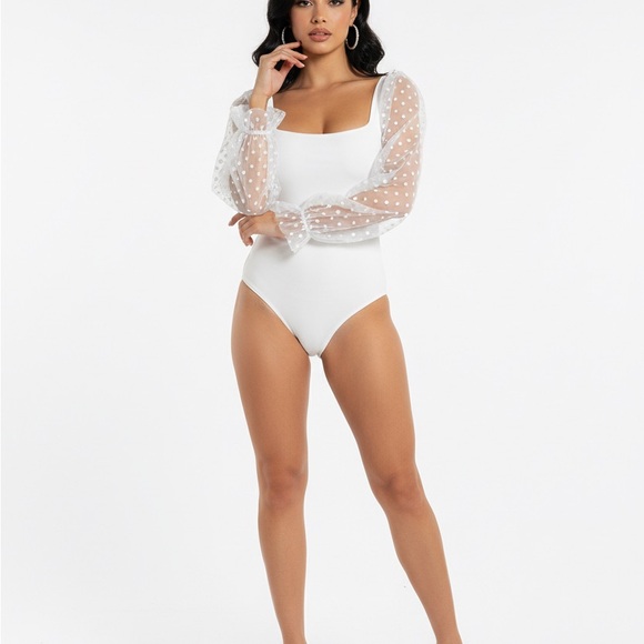 Wdirara Tops - Chic White Polka Dot Sleeve Bodysuit